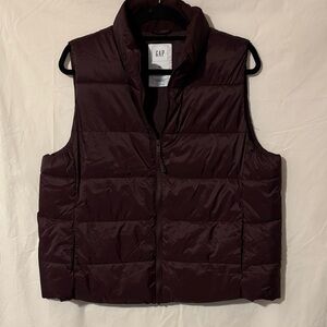 GAP Sleeveless Quilted Puffer Vest in Burgundy